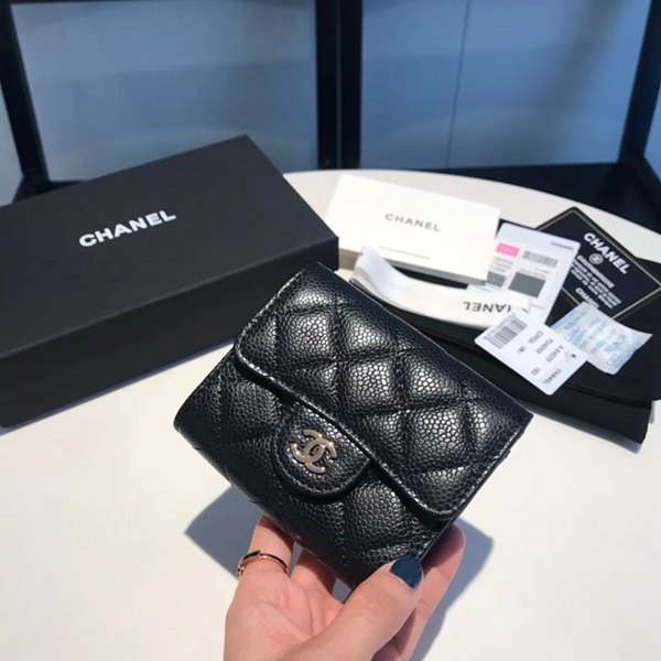 シャネル財布背面デザイン